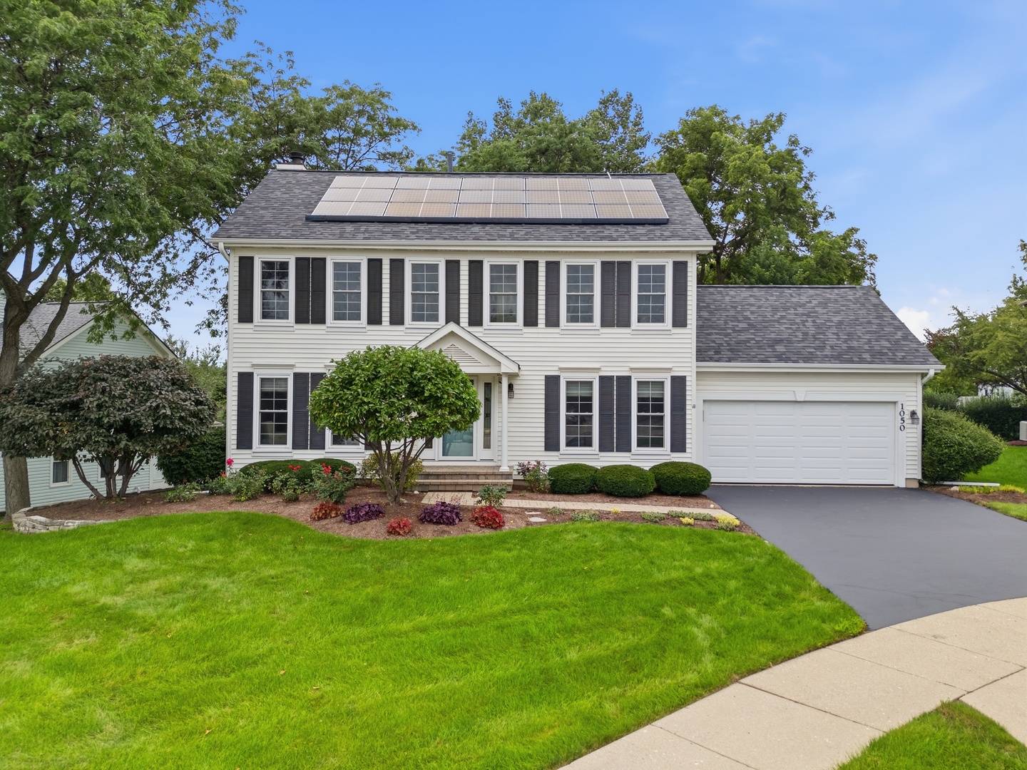 1050 Hampshire LN, Elgin, IL 60120