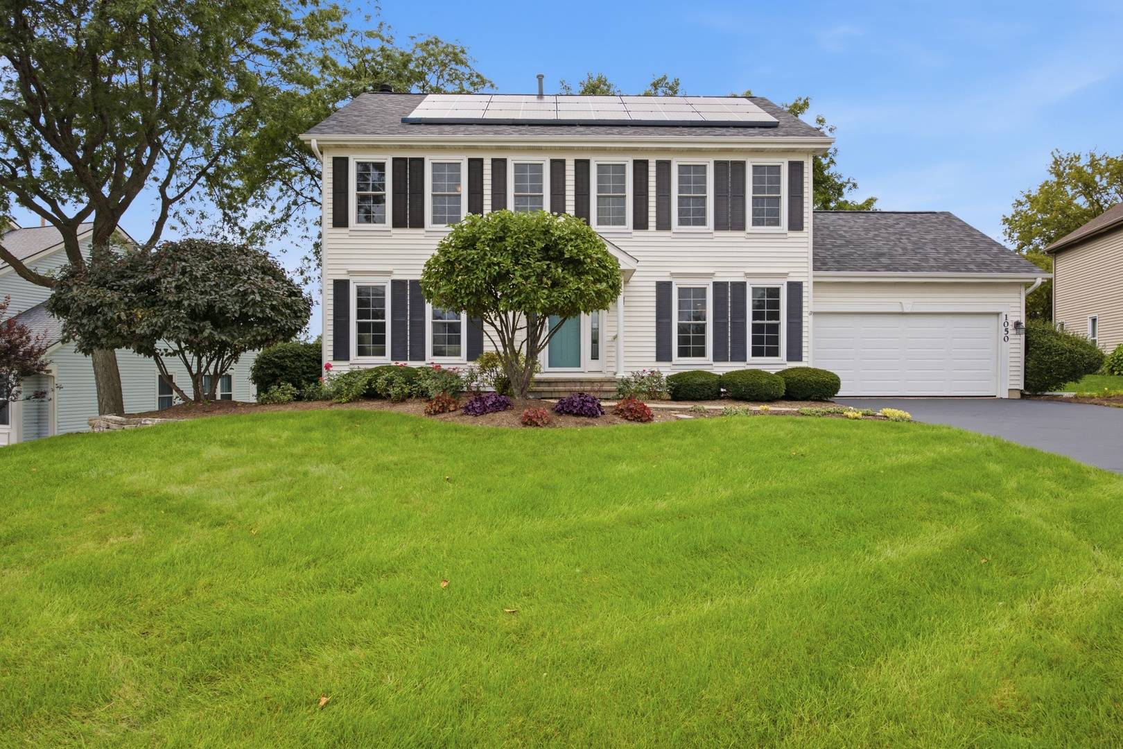 1050 Hampshire LN, Elgin, IL 60120