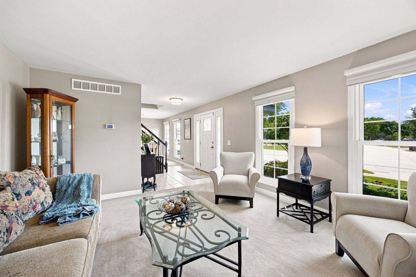 1050 Hampshire LN, Elgin, IL 60120