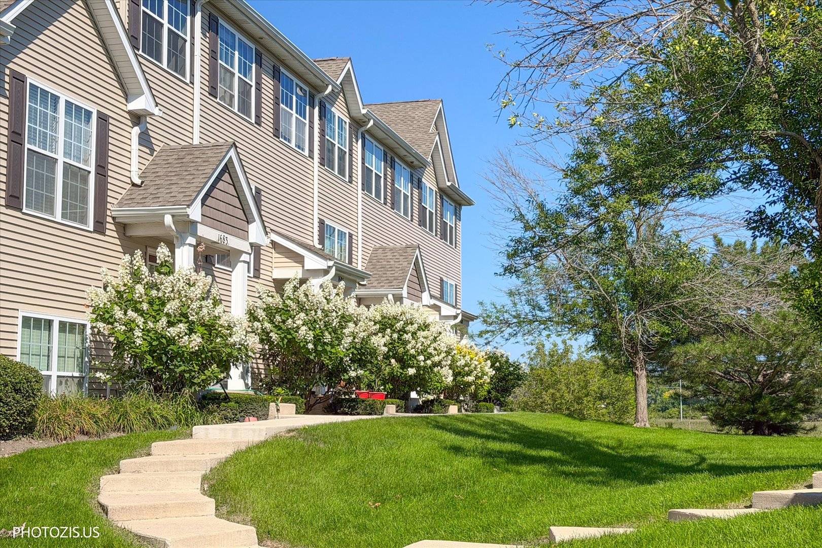 1689 W Turtle Creek LN, Round Lake, IL 60073