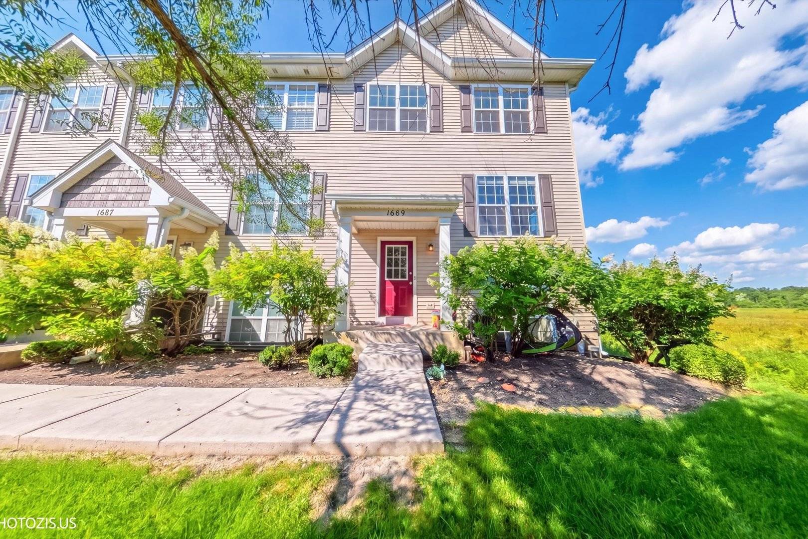 1689 W Turtle Creek LN, Round Lake, IL 60073