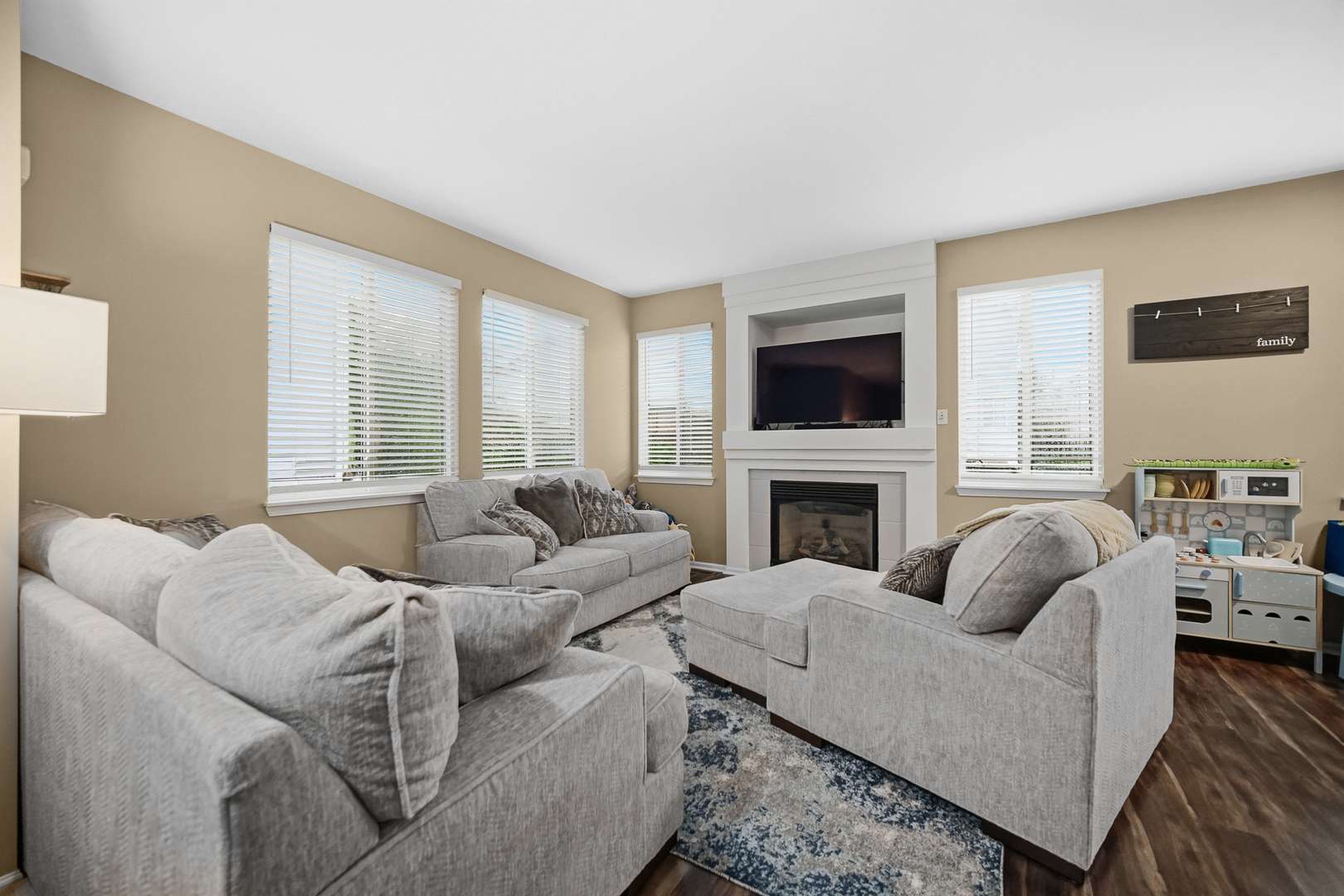 3108 Gloria LN, Joliet, IL 60435