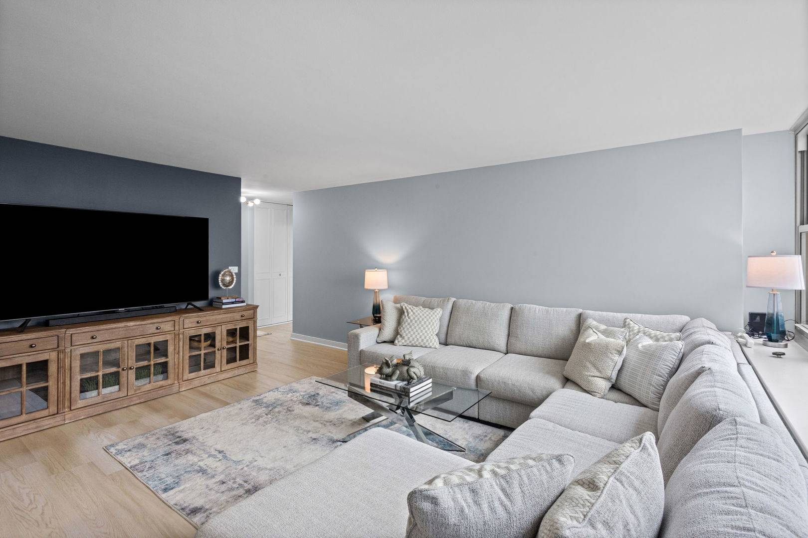 4250 N Marine DR #2730, Chicago, IL 60613