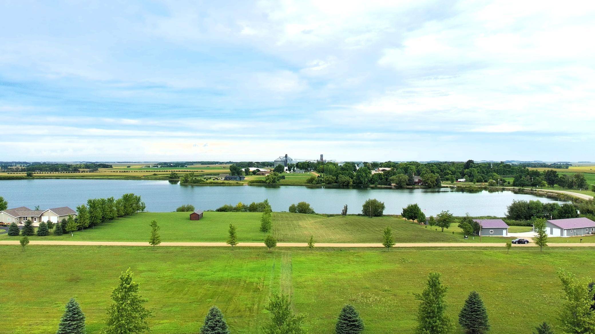 2 Summit LN, Lake Wilson, MN 56151