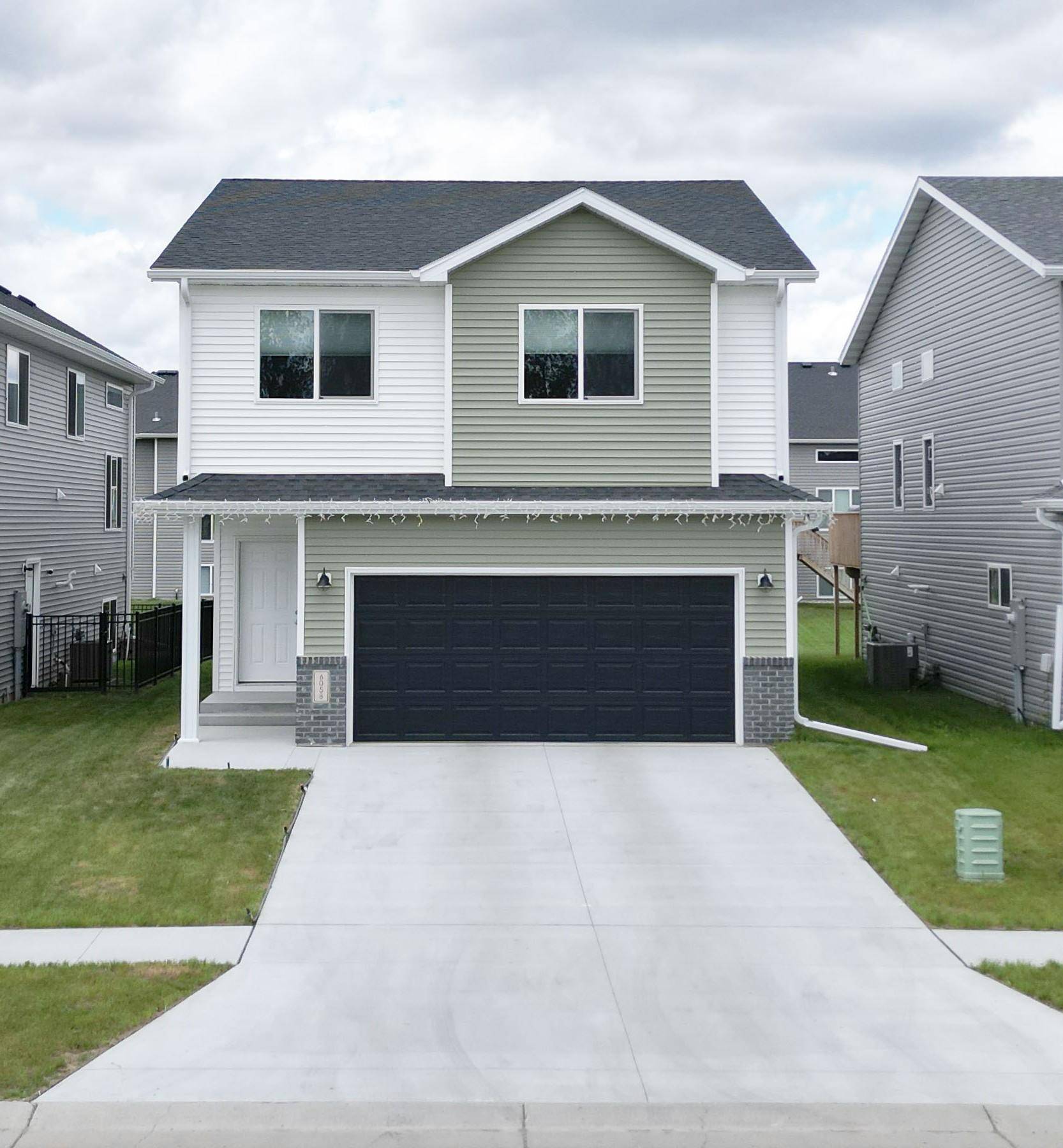 6058 Martin LN W, West Fargo, ND 58078