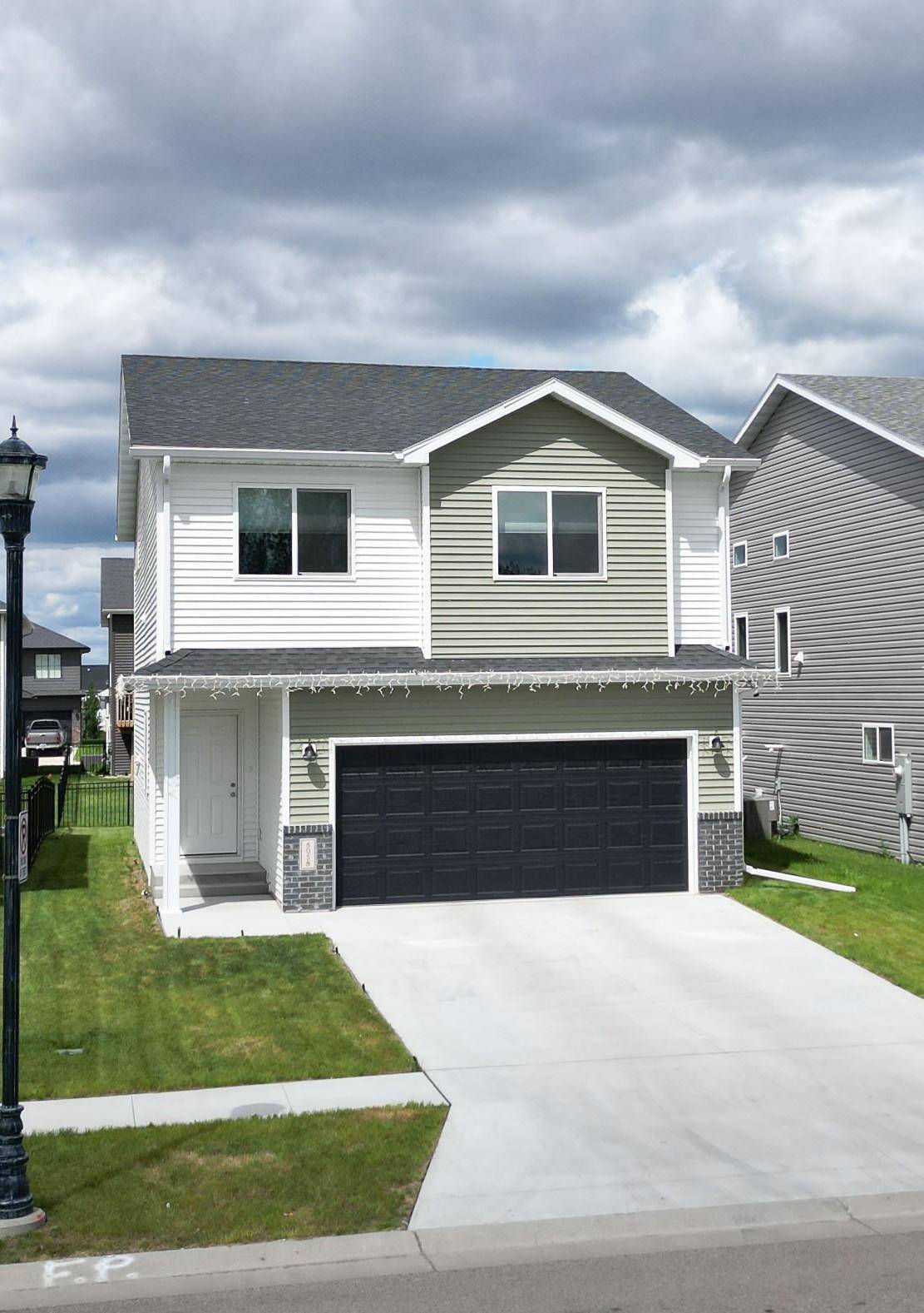6058 Martin LN W, West Fargo, ND 58078