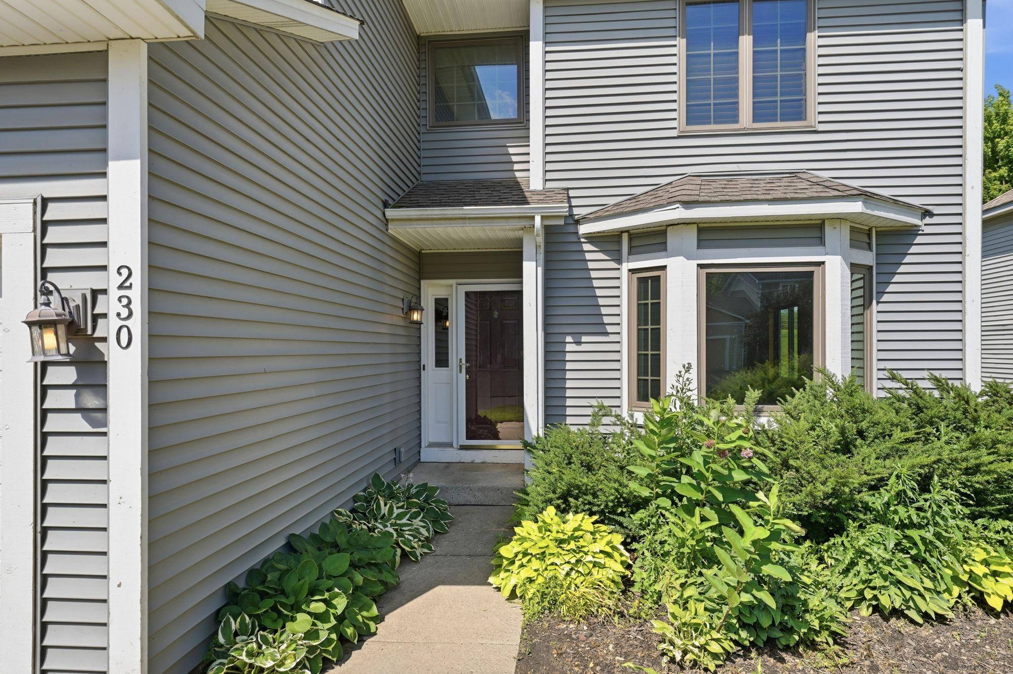 230 Butternut CIR, Carver, MN 55315