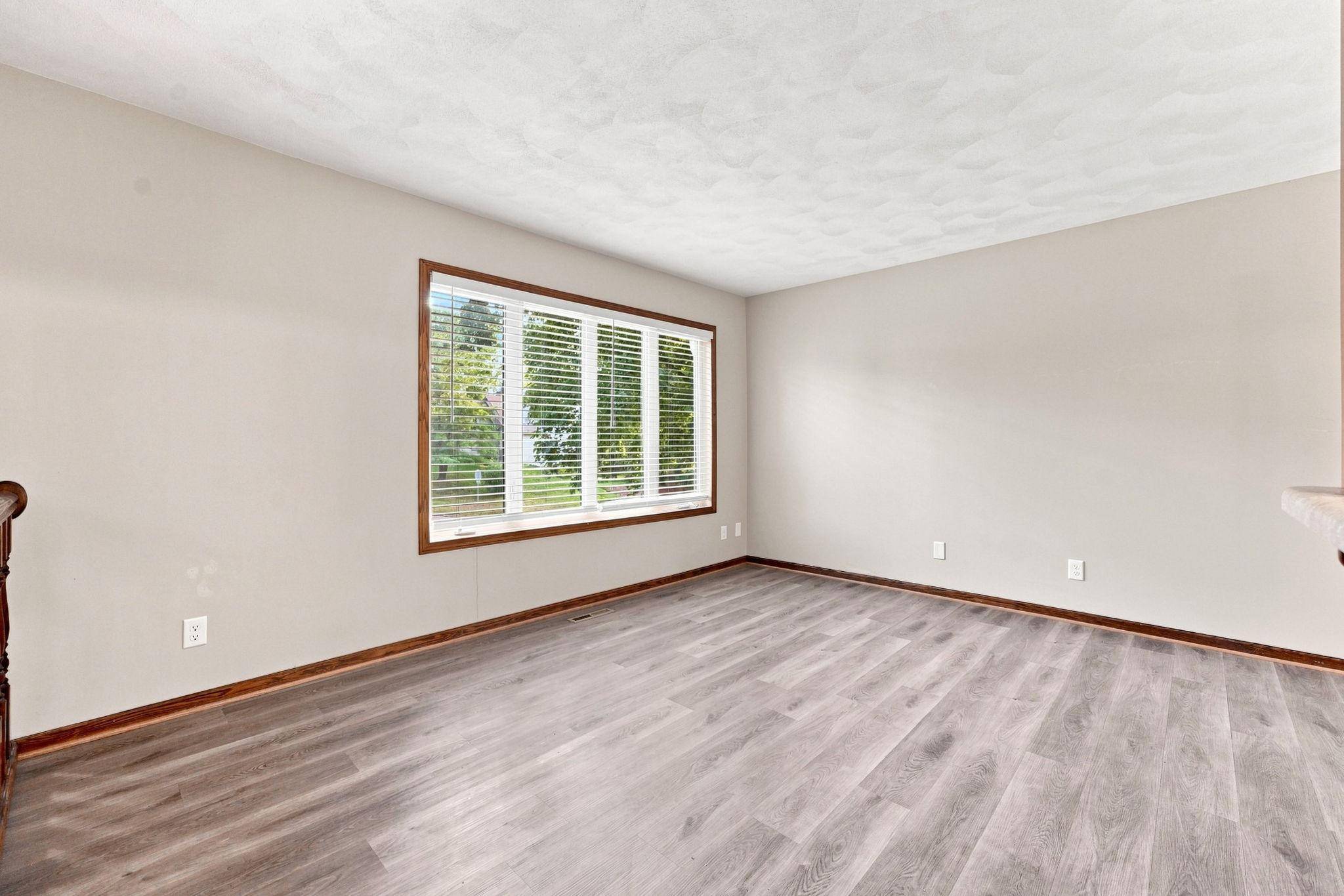 1213 W 158th ST, Burnsville, MN 55306