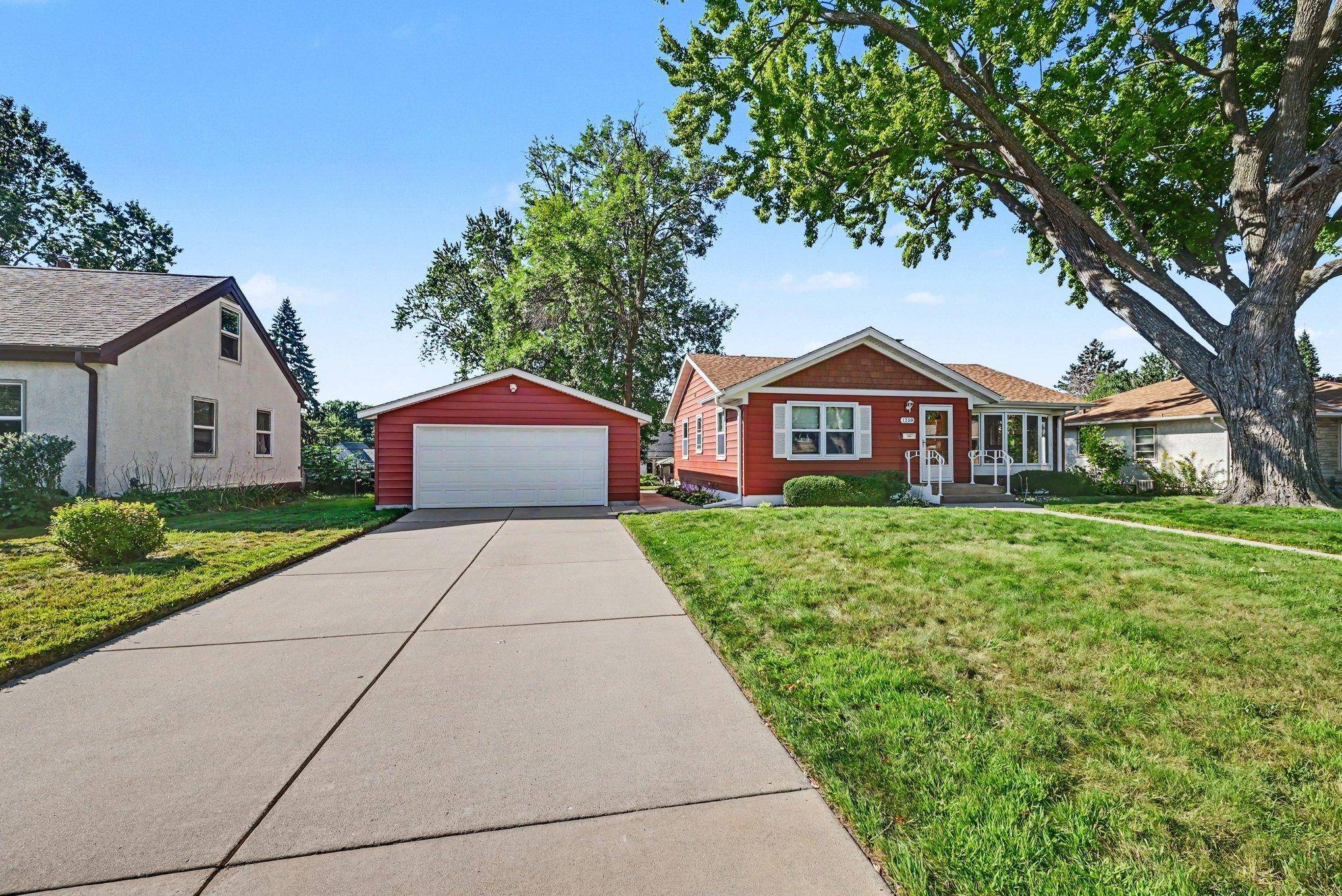1258 Ryan AVE W, Roseville, MN 55113