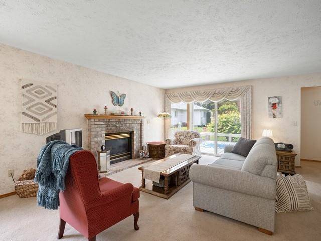 8409 N Pine Meadows Ln, Nine Mile Falls, WA 99026