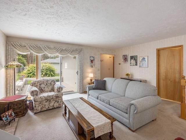 8409 N Pine Meadows Ln, Nine Mile Falls, WA 99026