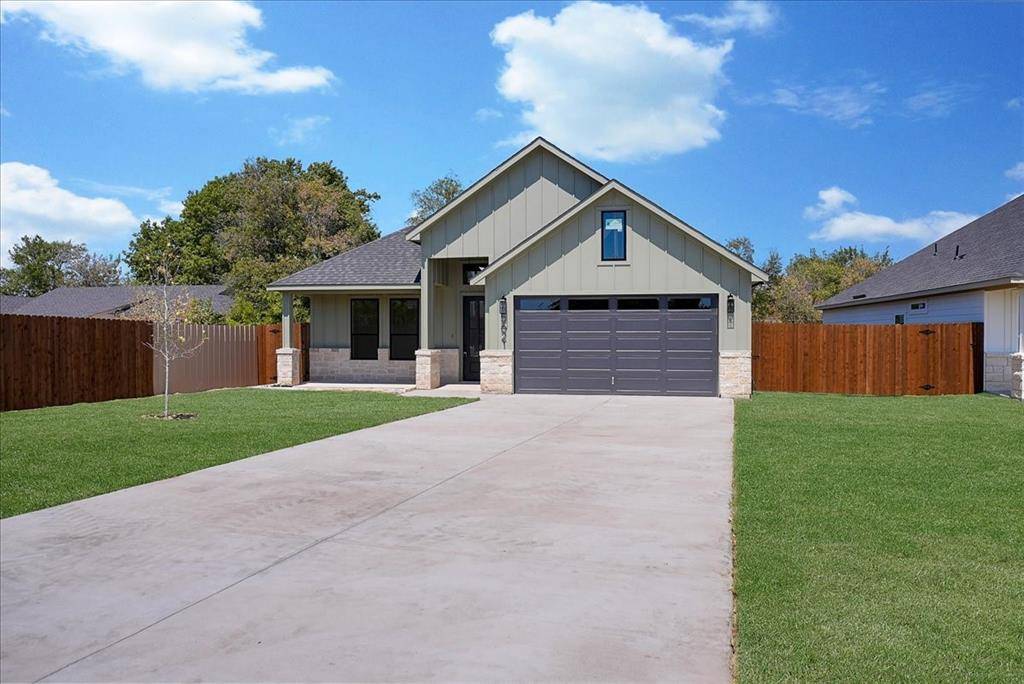 5621 Oak Grove Road N, Fort Worth, TX 76134