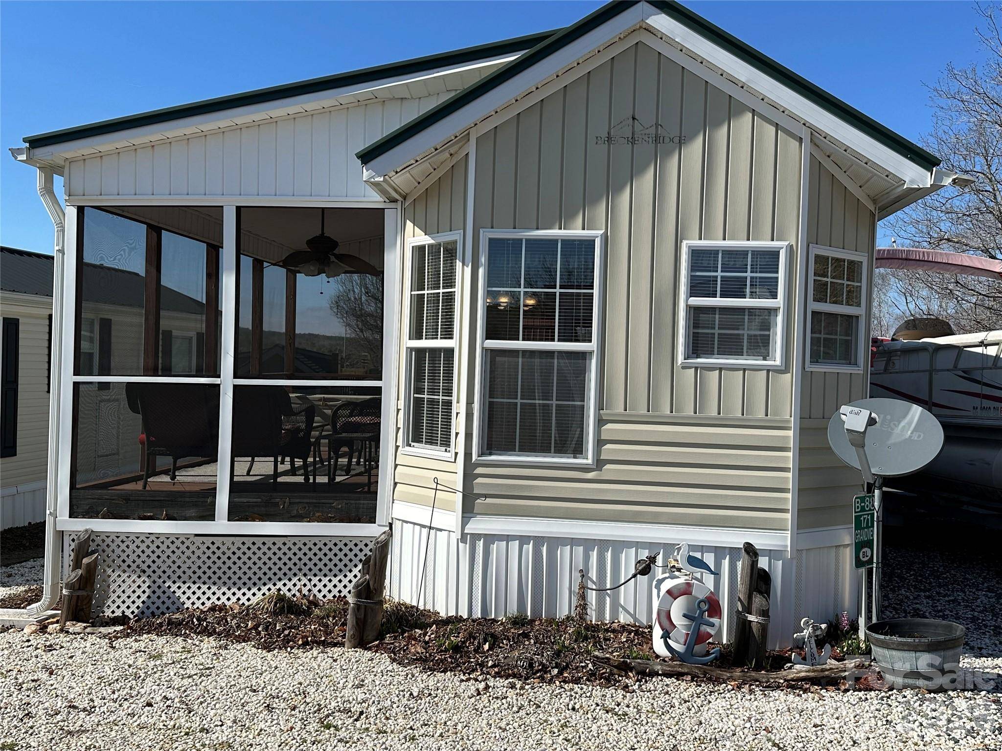171 Grand View DR, New London, NC 28127