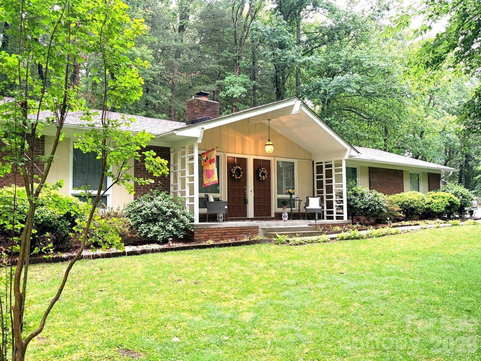 106 E Laurel LN, Etowah, NC 28729