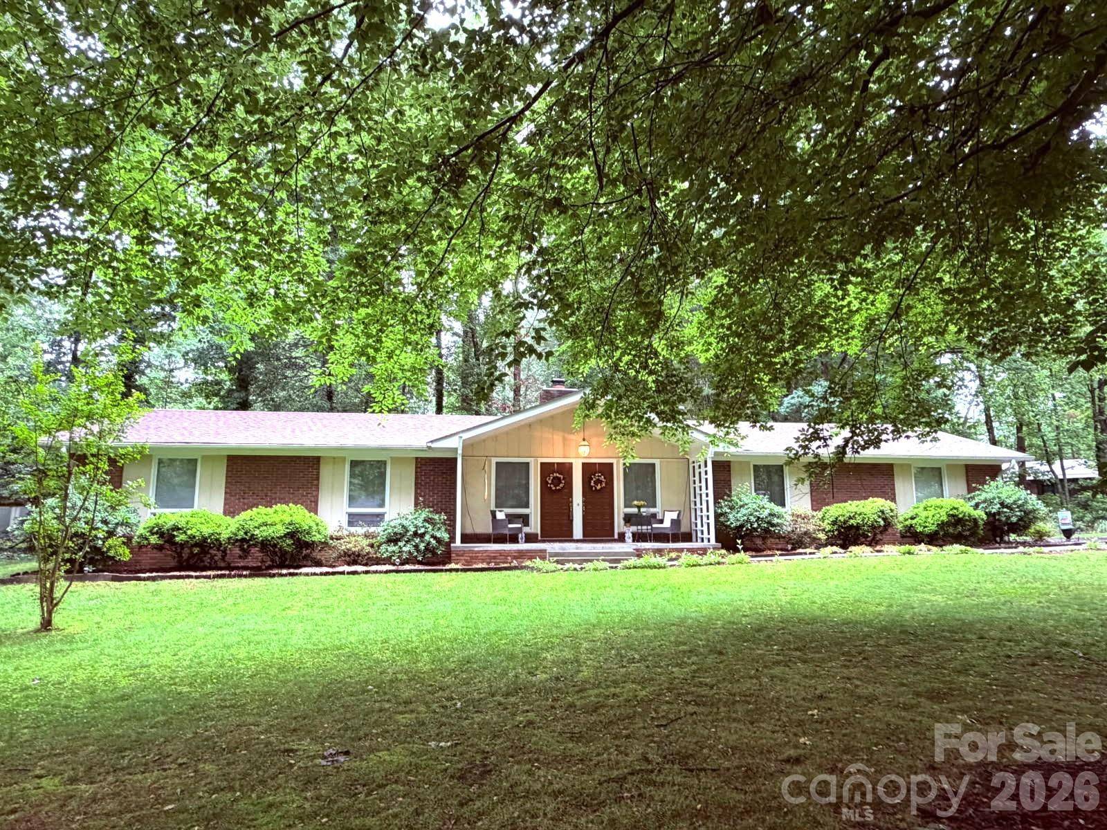 106 E Laurel LN, Etowah, NC 28729