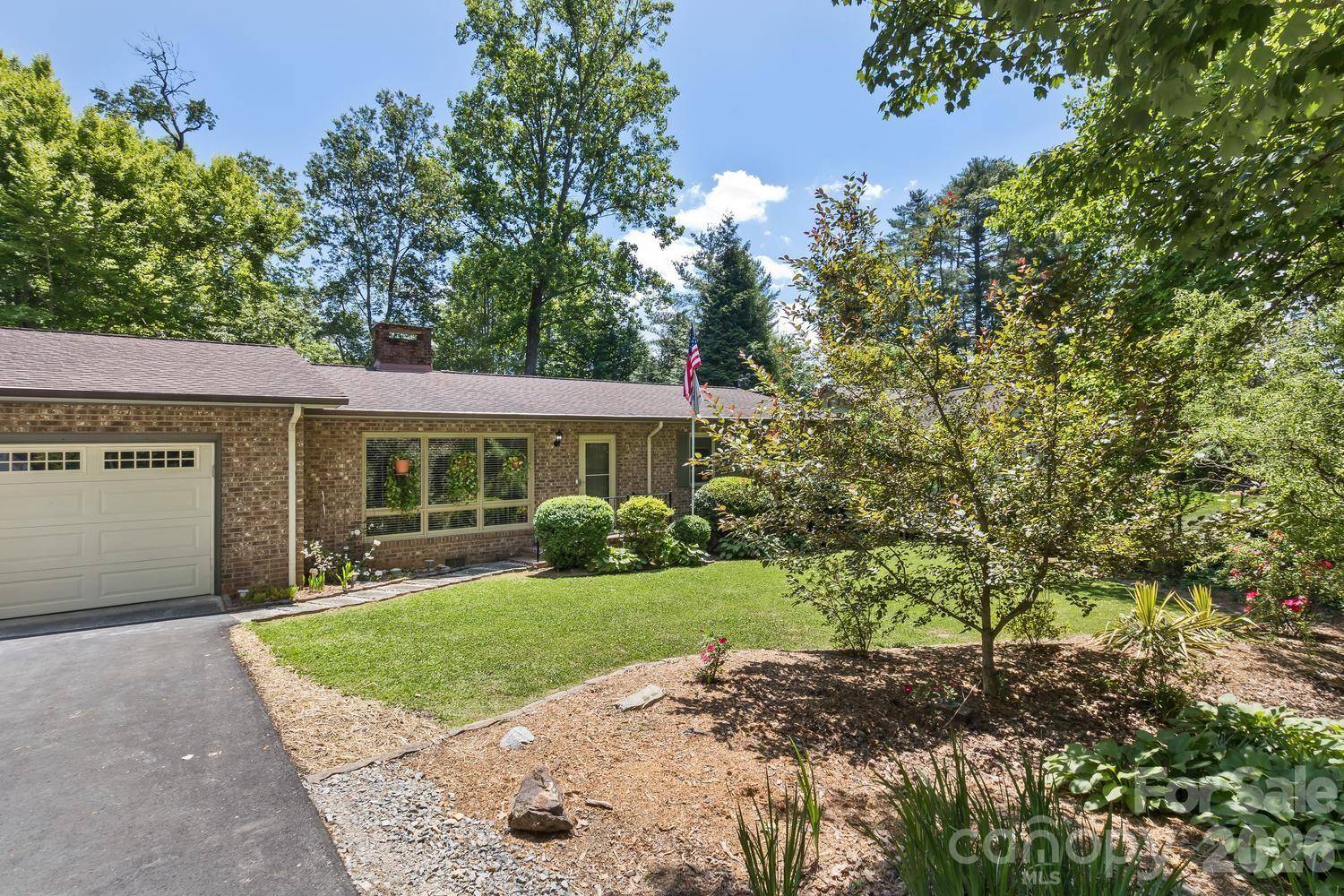 29 S Greenwood Forest DR, Etowah, NC 28729