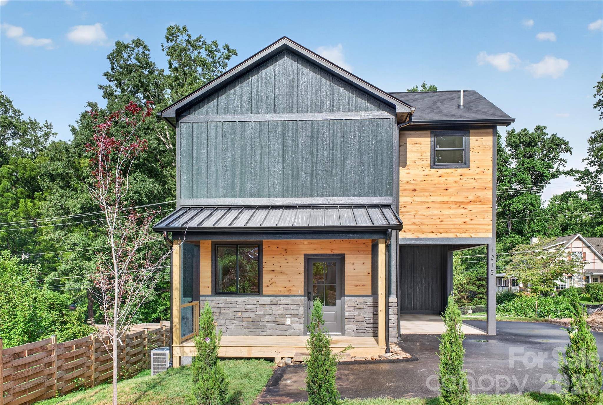 1013 Fassifern CT, Hendersonville, NC 28791