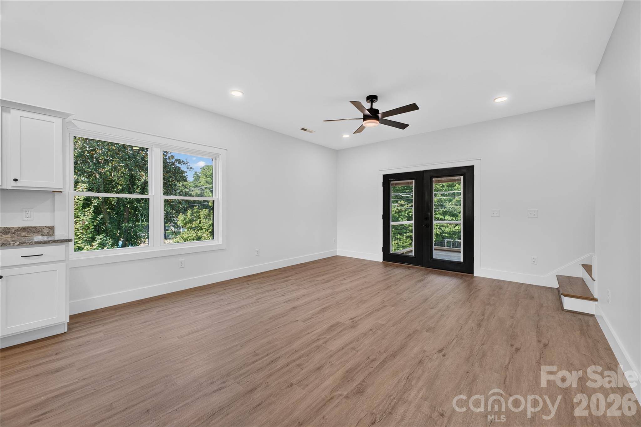 1013 Fassifern CT, Hendersonville, NC 28791