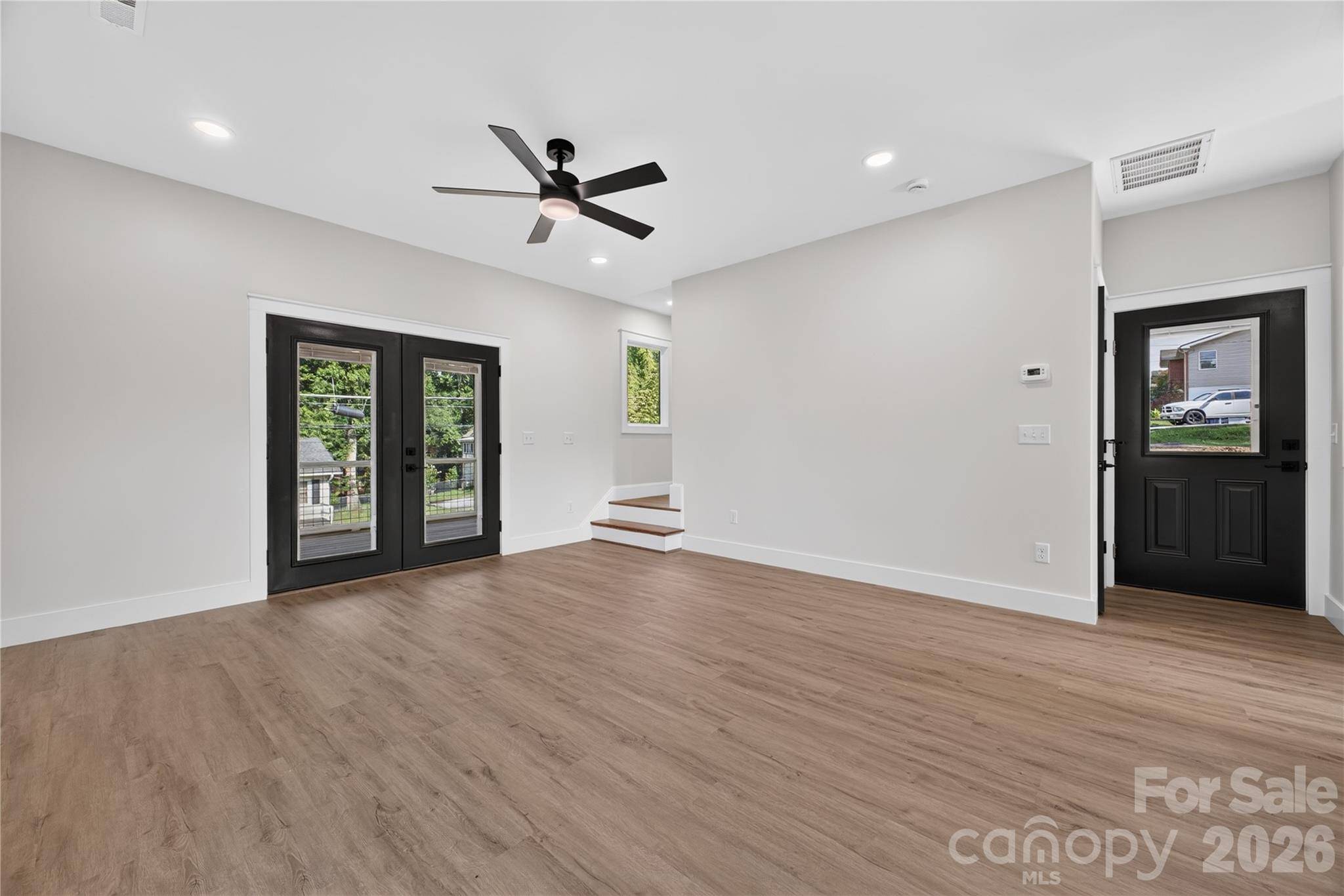 1013 Fassifern CT, Hendersonville, NC 28791