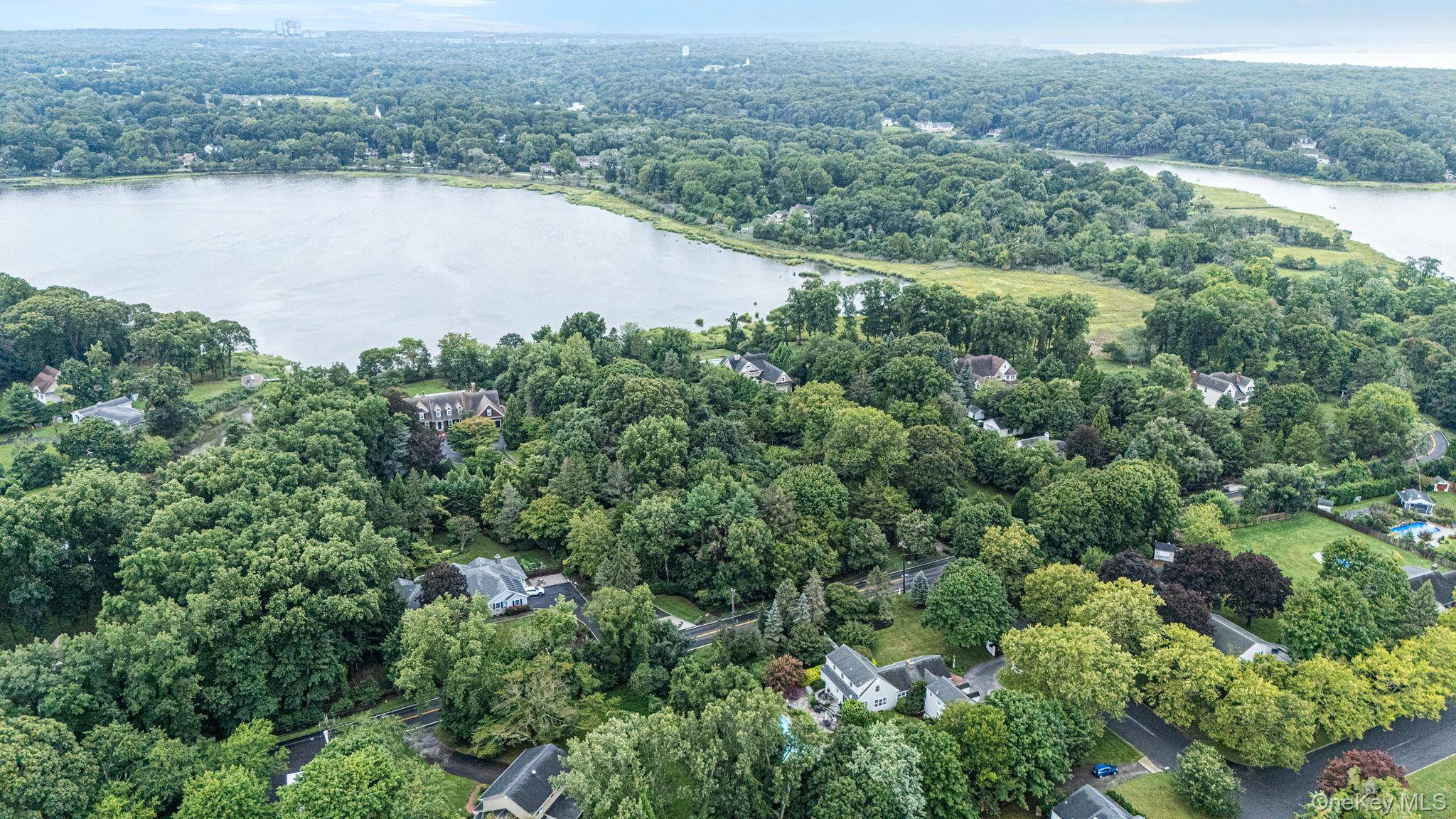 59 Dyke RD, Setauket, NY 11733