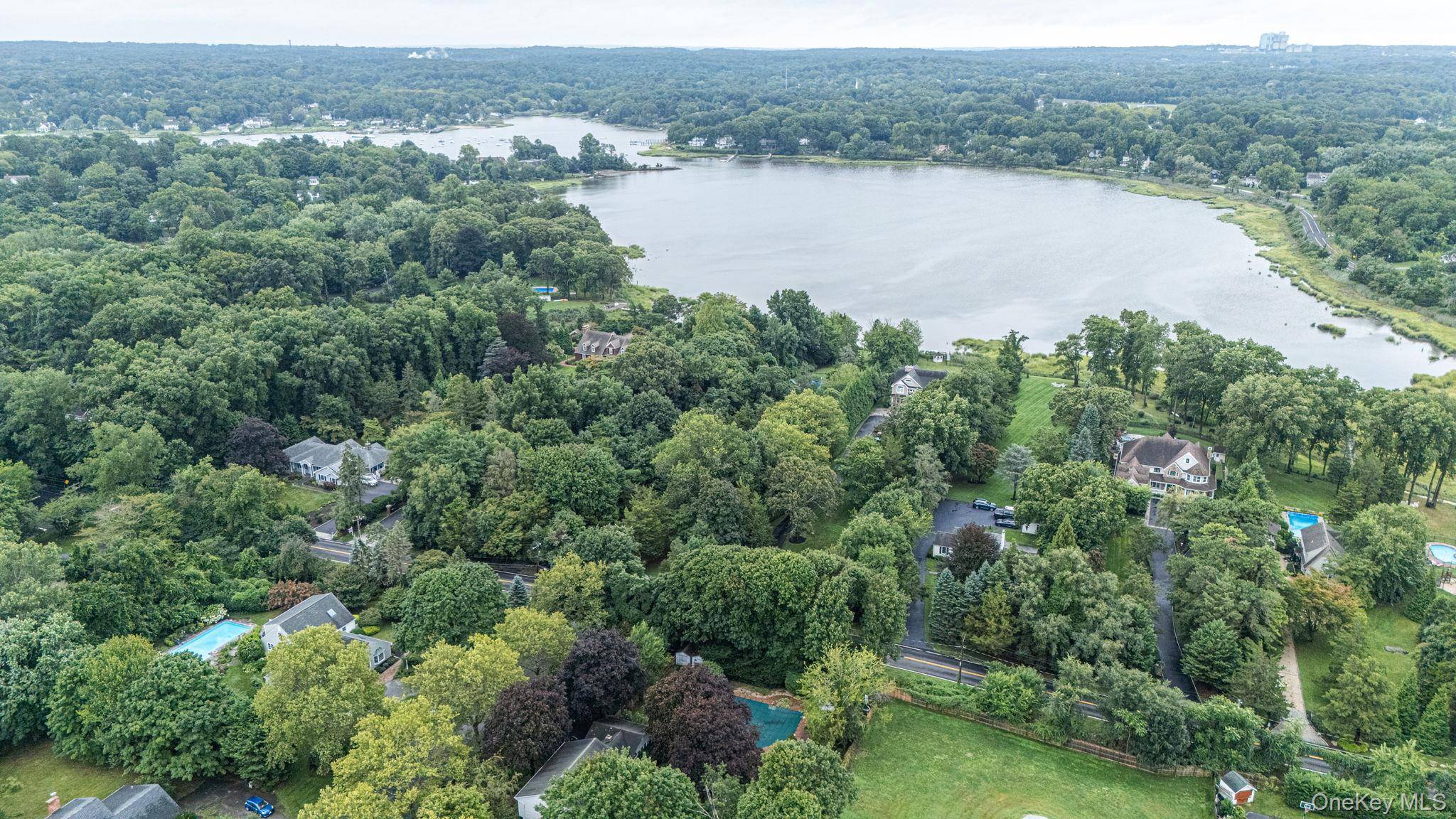 59 Dyke RD, Setauket, NY 11733