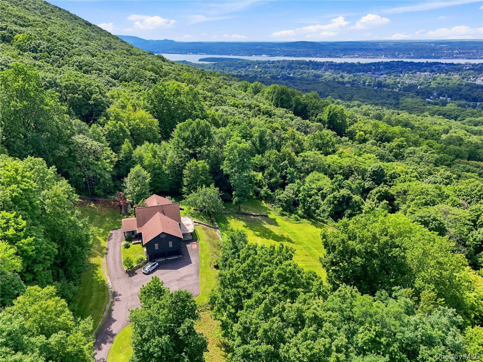 36 Blue Grass LN, Beacon, NY 12508