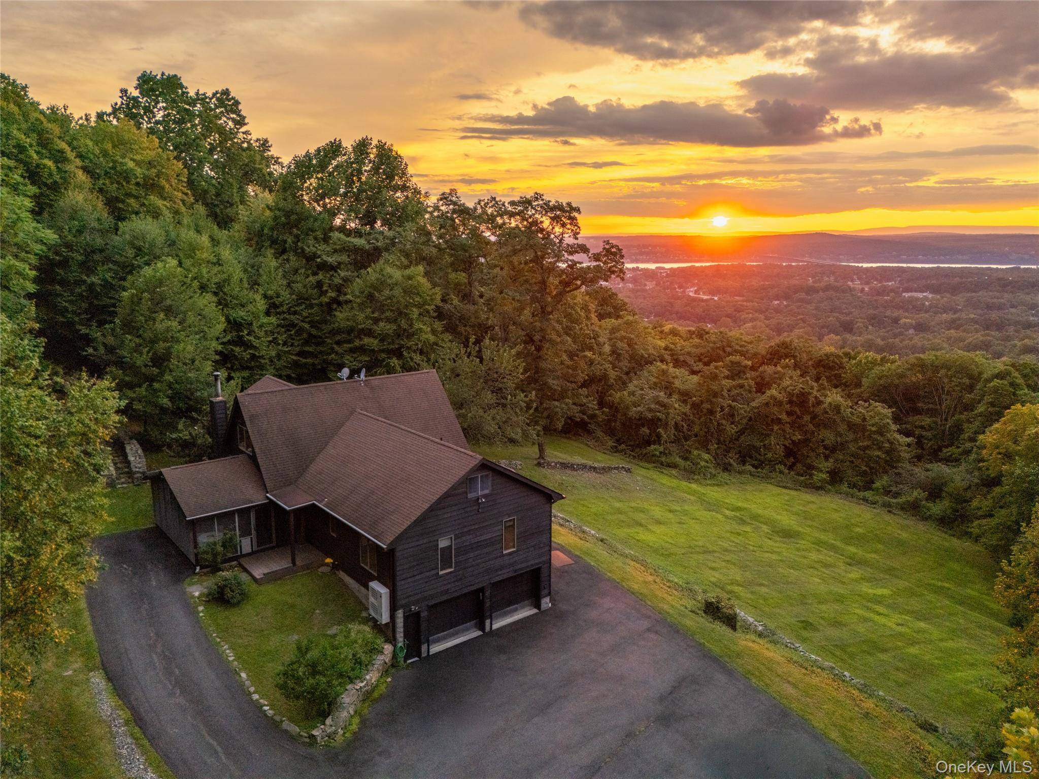 36 Blue Grass LN, Beacon, NY 12508