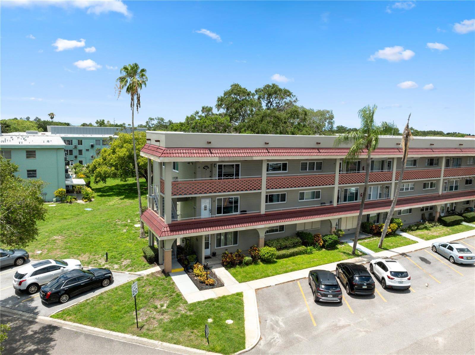 2072 AUSTRALIA WAY W #42, Clearwater, FL 33763