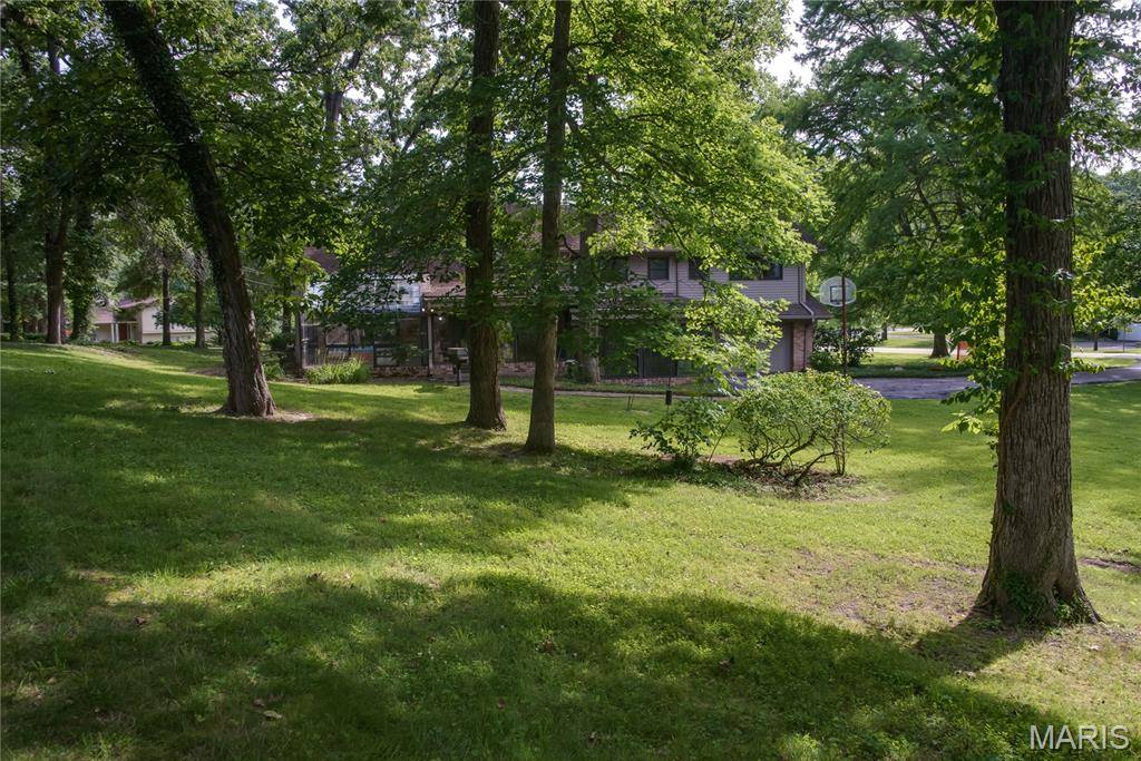 103 Frontenac Forest, Frontenac, MO 63131