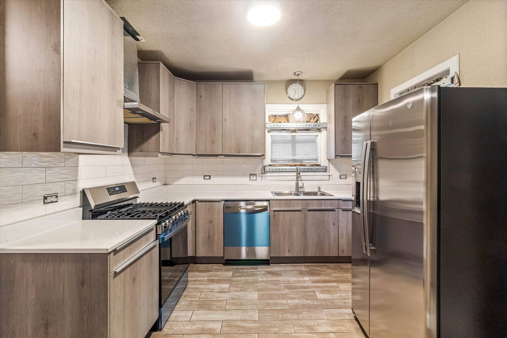 10524 S LaSalle ST, Chicago, IL 60628