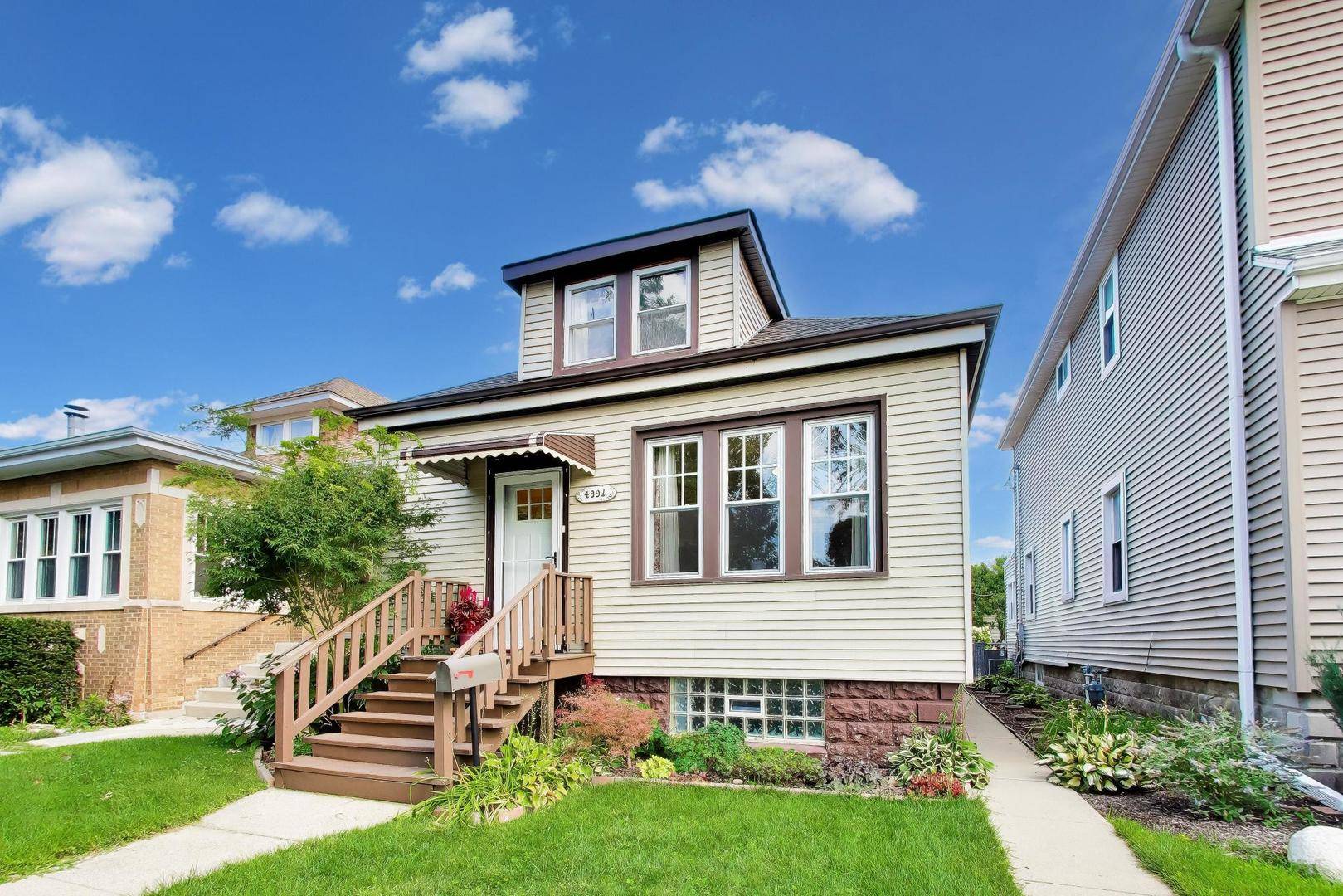 4991 N Kolmar AVE, Chicago, IL 60630