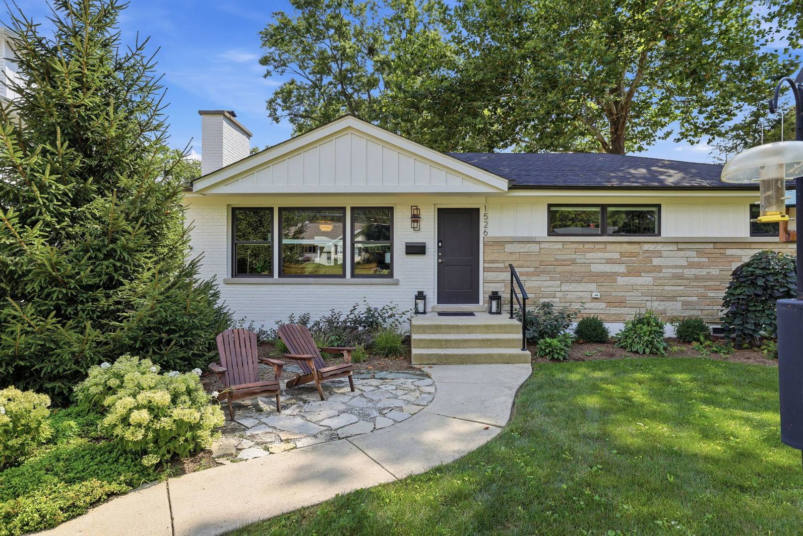1526 E Forest AVE, Wheaton, IL 60187