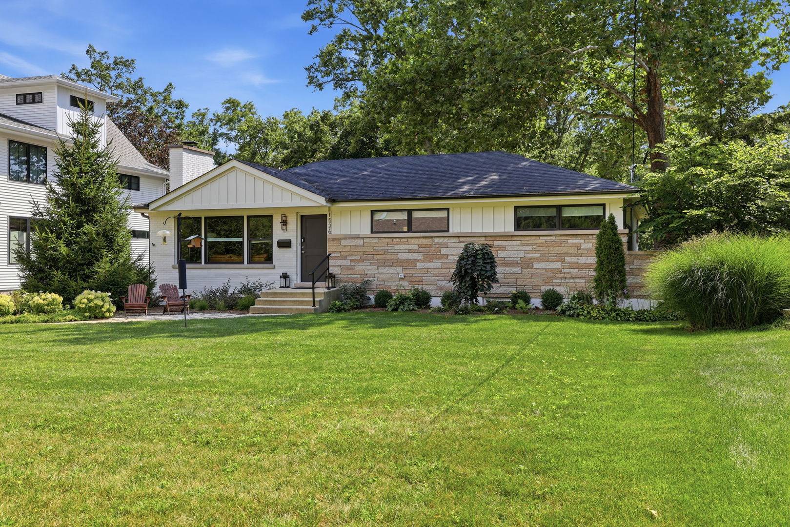 1526 E Forest AVE, Wheaton, IL 60187