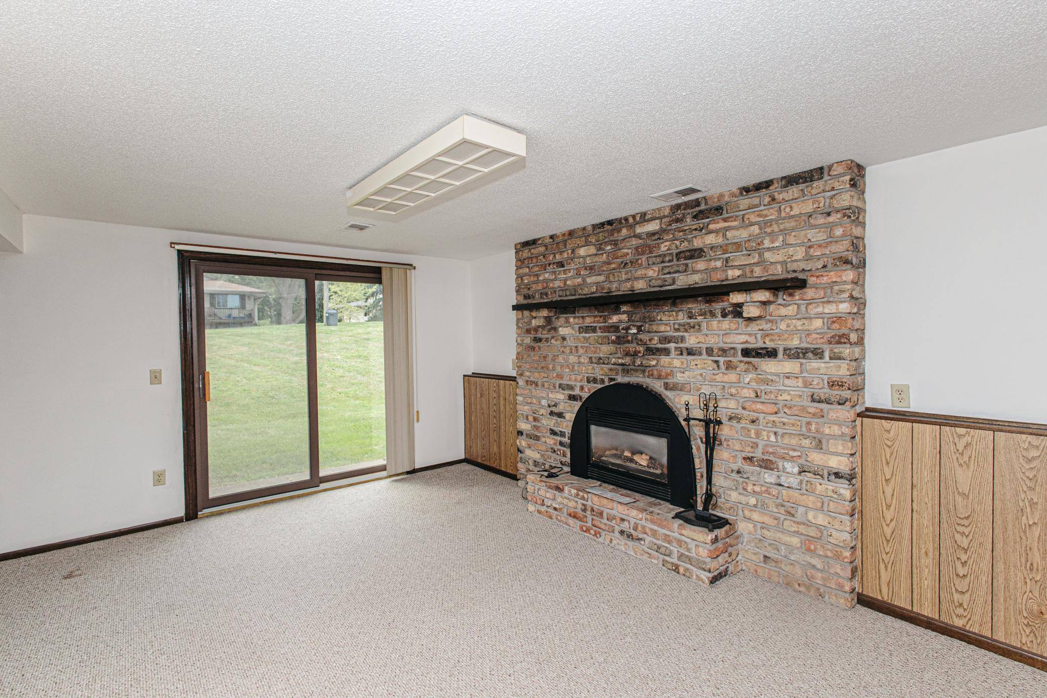 6570 Upper 35th ST N, Oakdale, MN 55128