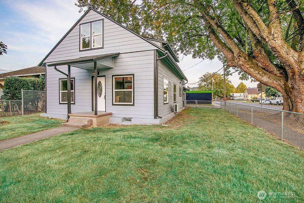 1214 S 5th AVE, Kelso, WA 98626