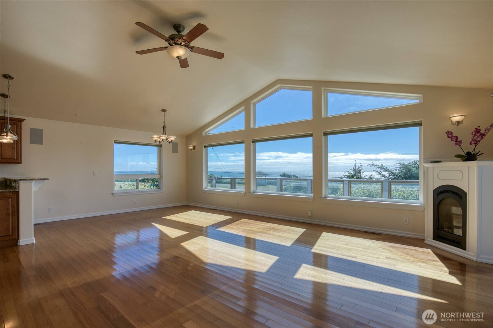 36 Duke LN, Pacific Beach, WA 98571