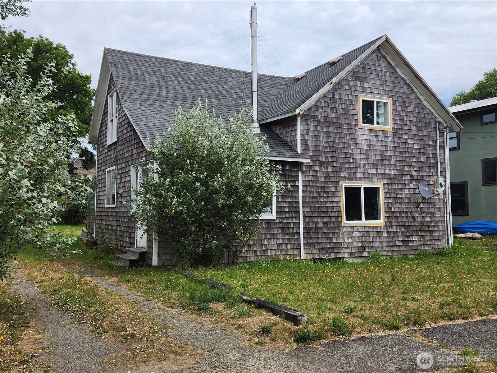 610 Lake ST SE, Ilwaco, WA 98624