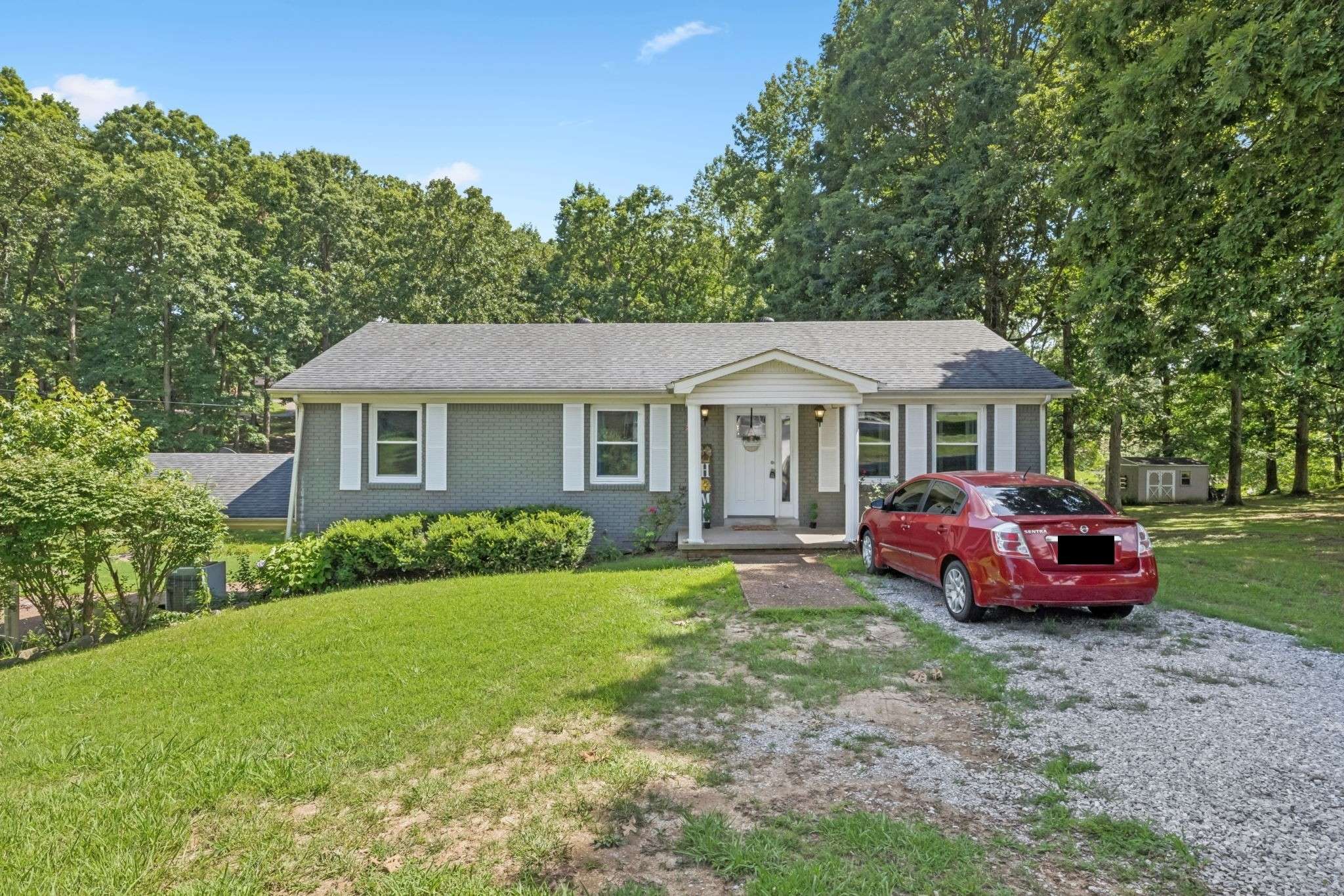 630 Lakeview Cir, Tennessee Ridge, TN 37178