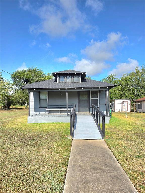 305 N Eagle Street, Weimar, TX 78962
