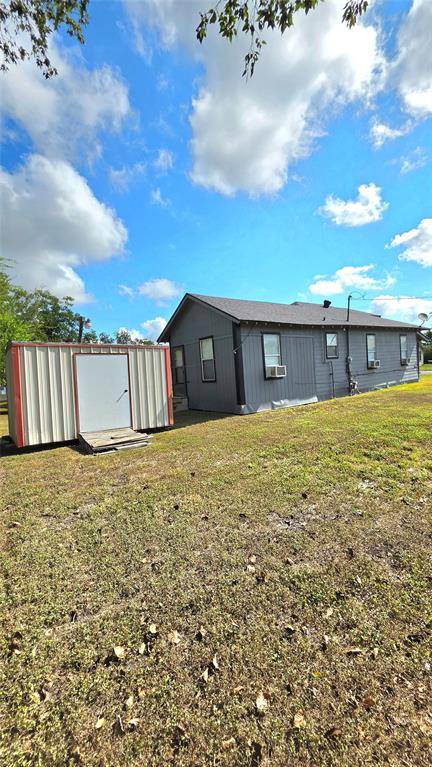 305 N Eagle Street, Weimar, TX 78962