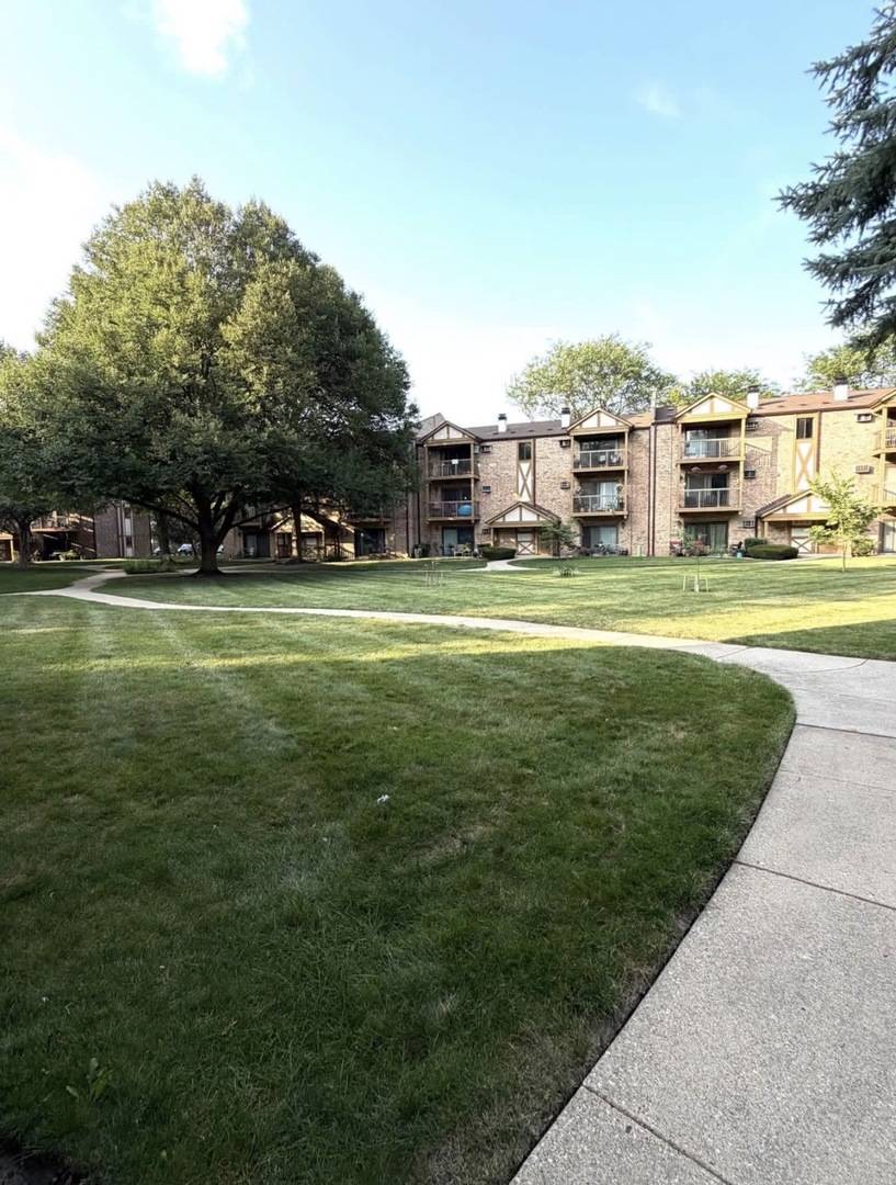 811 S Dwyer AVE E #E, Arlington Heights, IL 60005