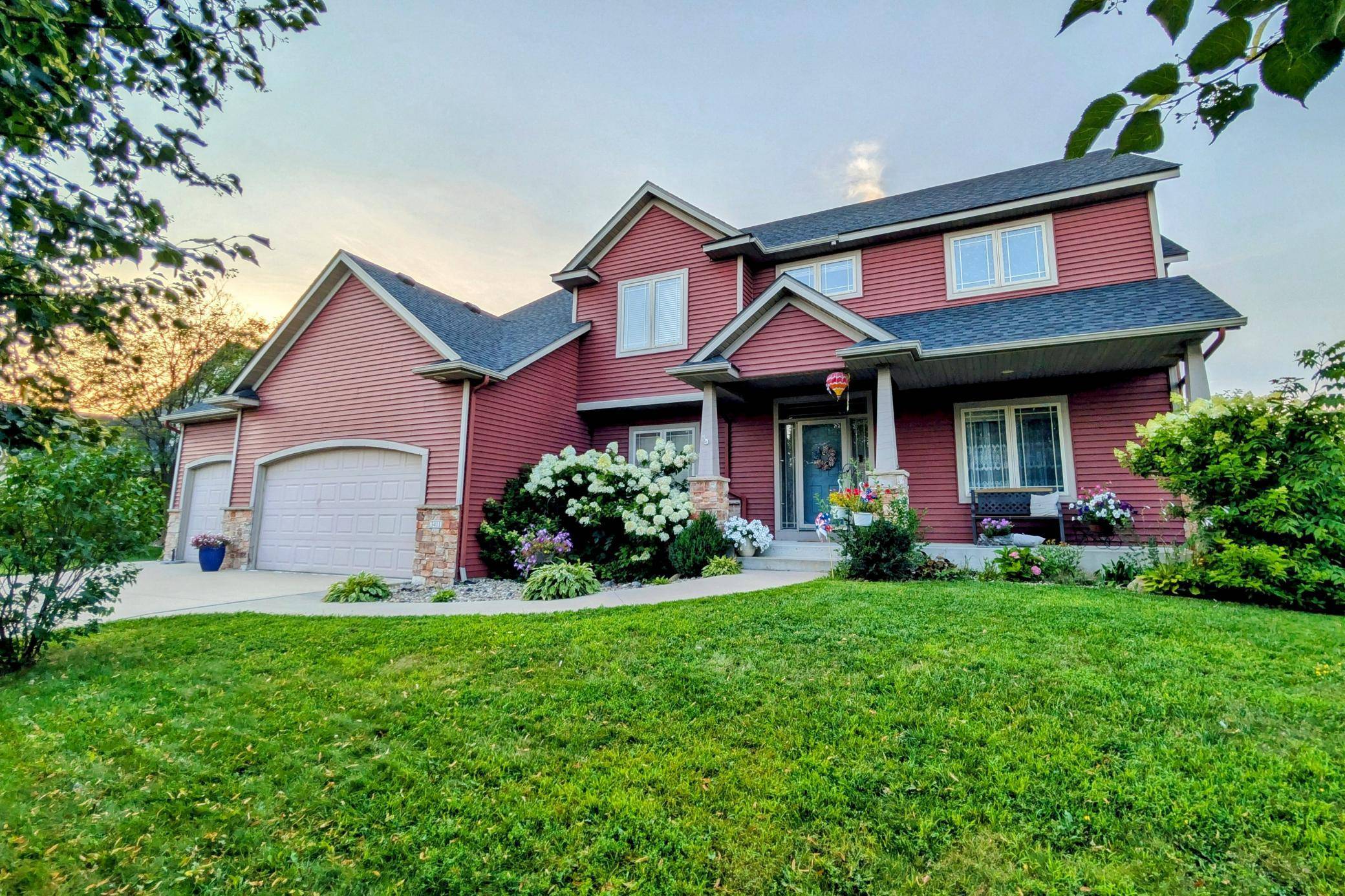 3411 Tralee LN NE, Rochester, MN 55906