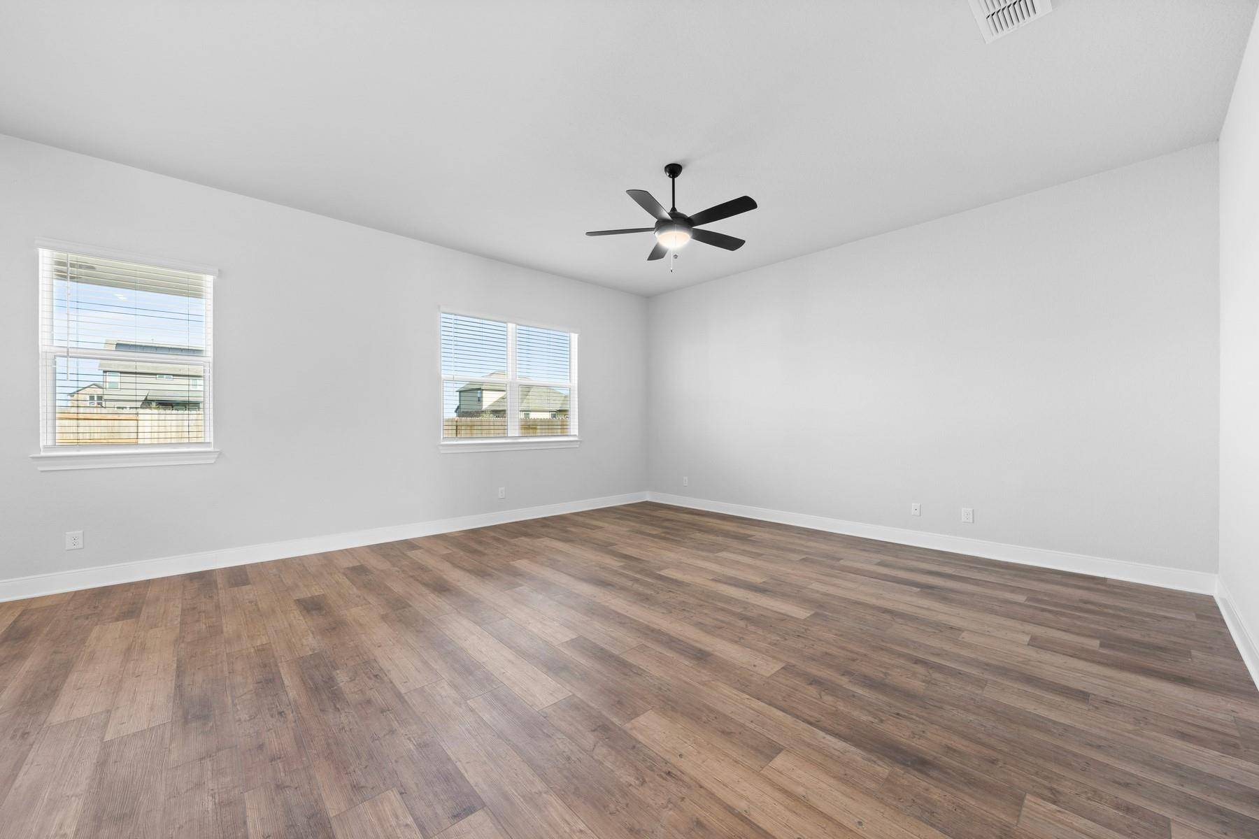 125 Skyflower LN, San Marcos, TX 78666