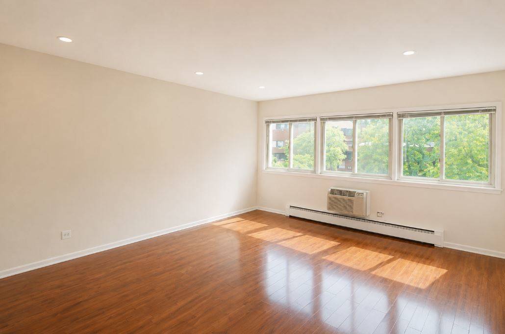 2411 W Fargo AVE #202, Chicago, IL 60645