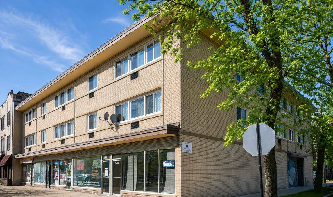 2411 W Fargo AVE #202, Chicago, IL 60645