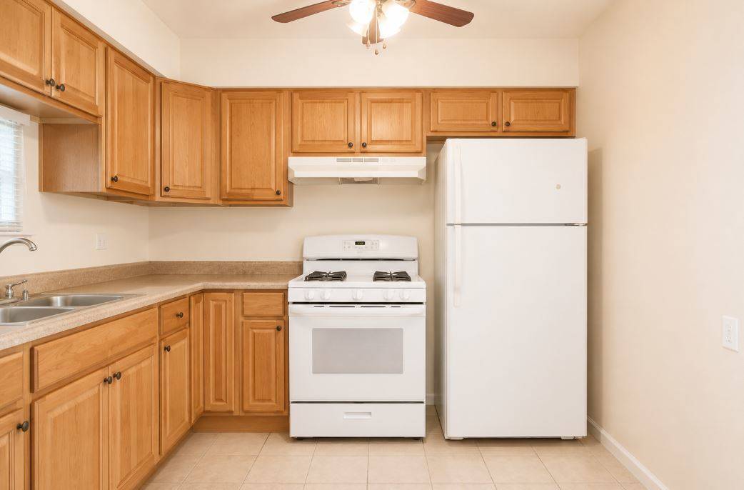 2411 W Fargo AVE #202, Chicago, IL 60645