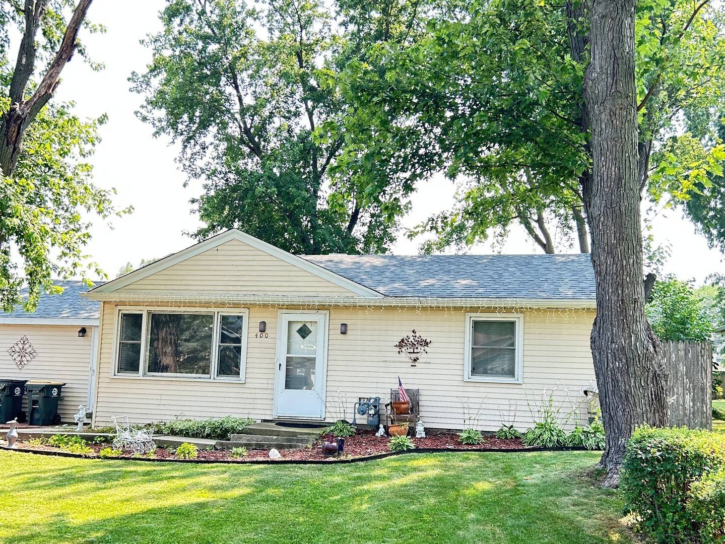 400 Birchwood DR, Antioch, IL 60002