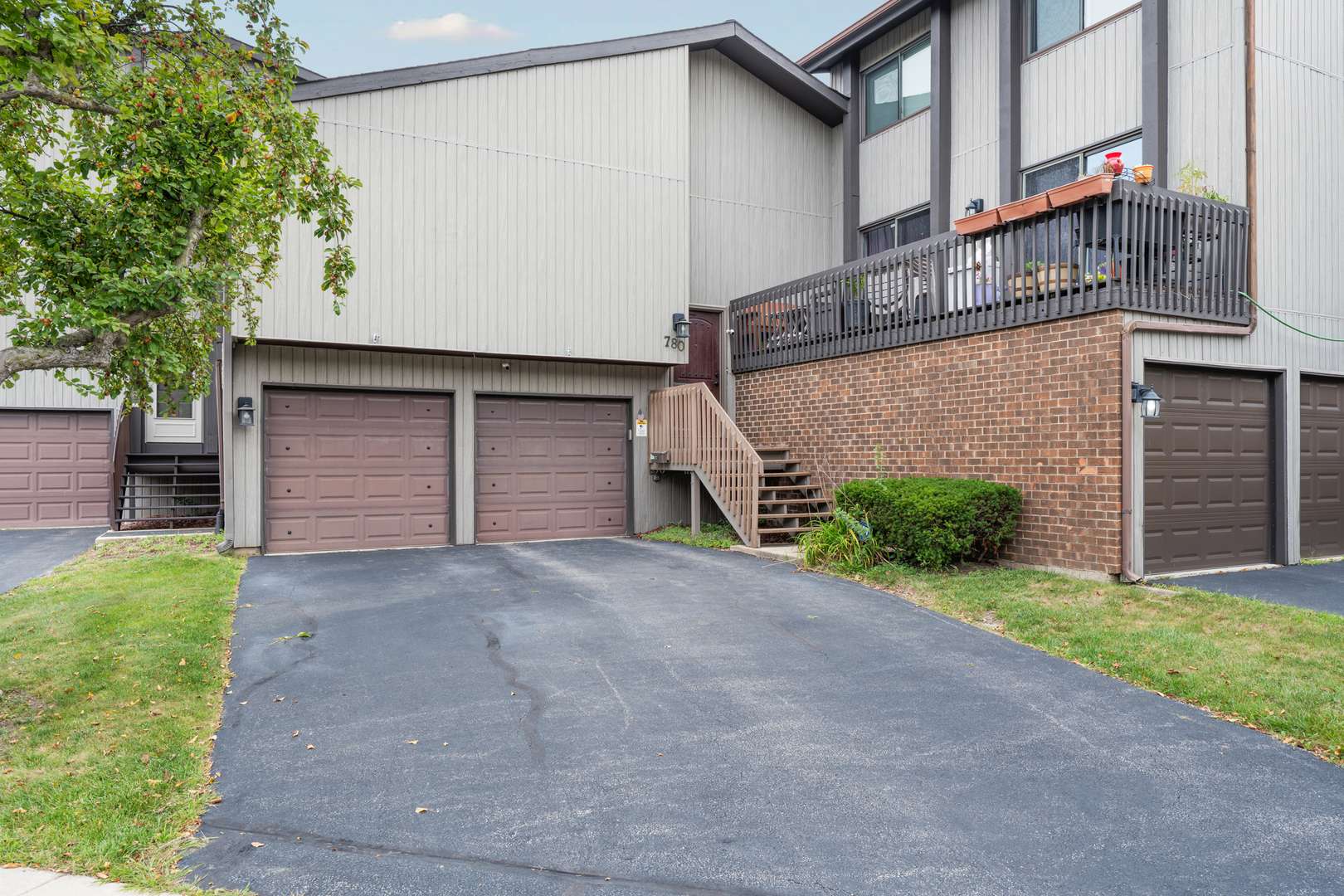 780 Golfview DR, Roselle, IL 60172