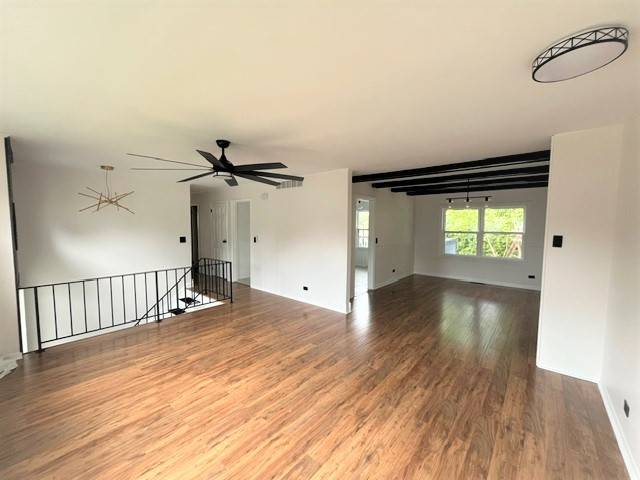 425 Canyon TRL, Carol Stream, IL 60188