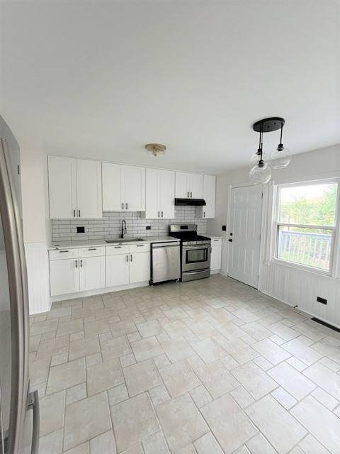 425 Canyon TRL, Carol Stream, IL 60188